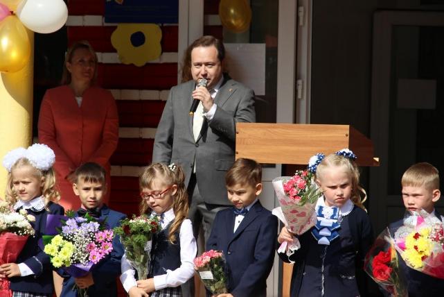 Глава Республиканского ПФР поздравил школьников Тукаевского района с началом учебного года
