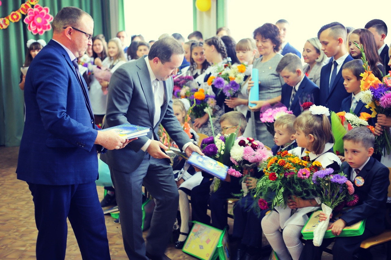 Эдуард Вафин поздравил школьников Тукаевского района с началом учебного года