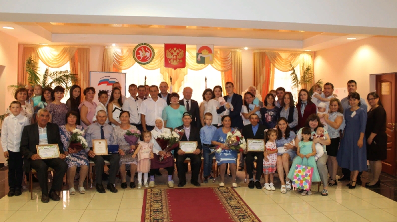 День семьи, любви и верности отметили в Дрожжановском районе