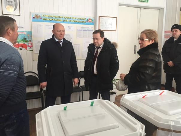Эдуард Вафин посетил участковые избирательные комиссии