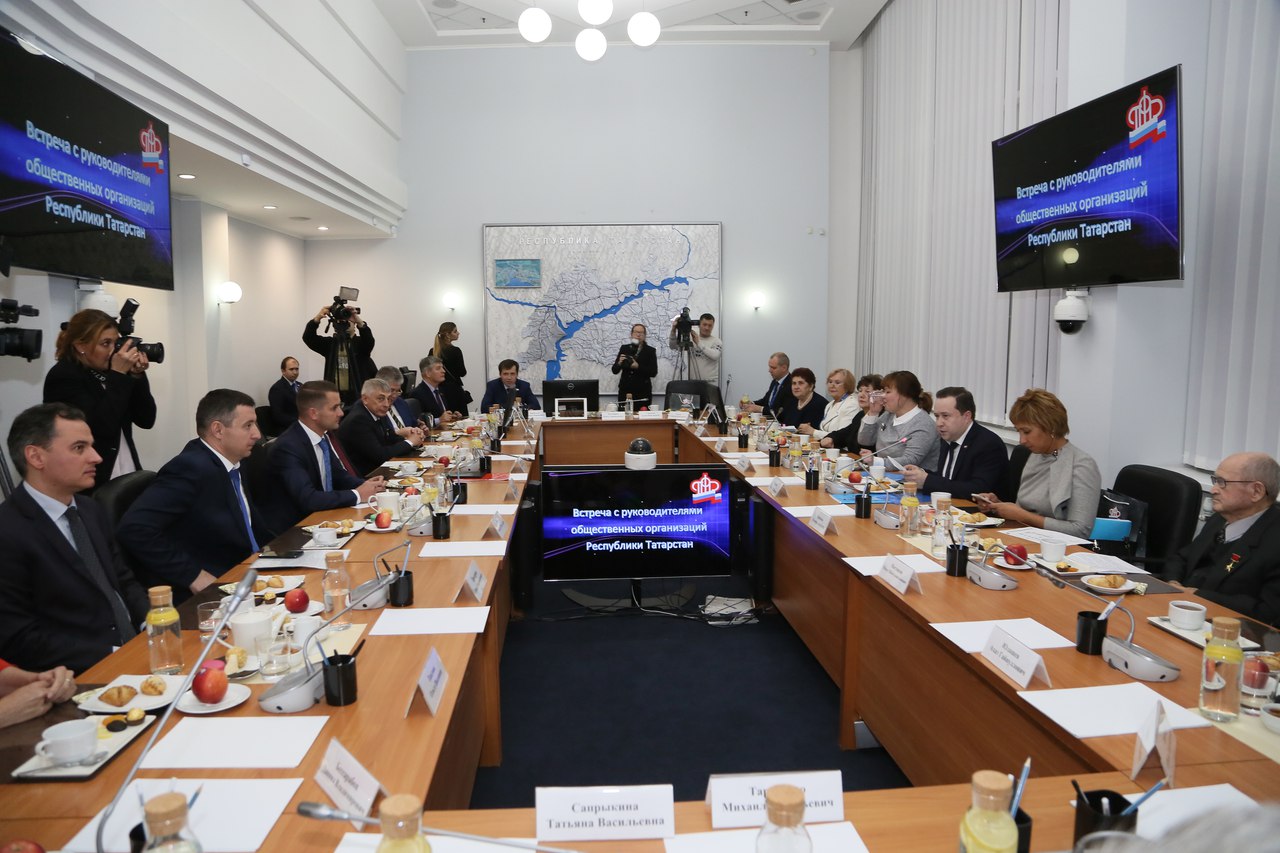 Эдуард Вафин провел заседание представителей общественных организаций Республики Татарстан с делегацией депутатов Государственной Думы Российской Федерации