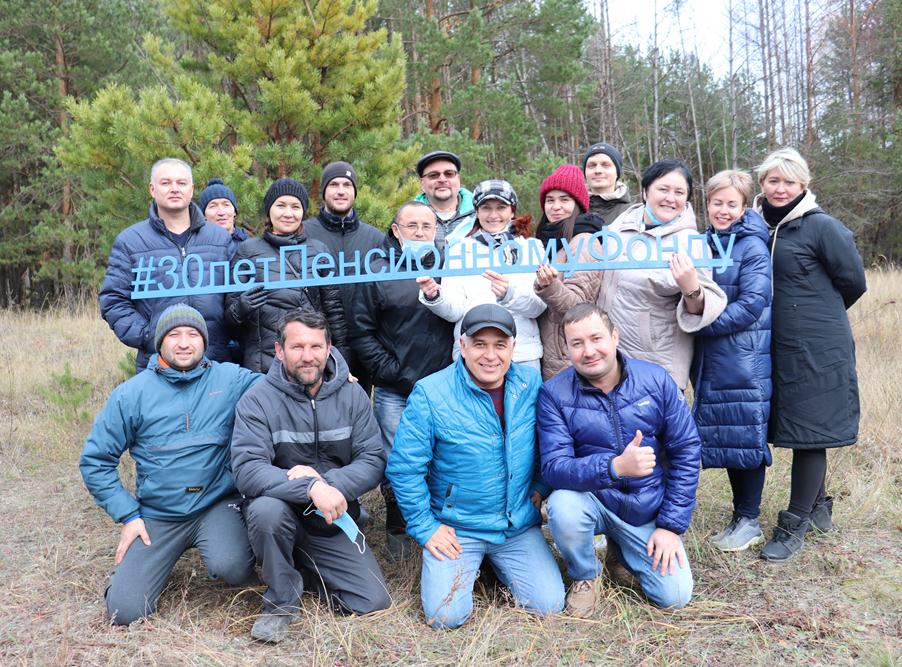 Сотрудники татарстанского Отделения Пенсионного фонда высадили хвойную аллею в честь 30-летия Пенсионного фонда