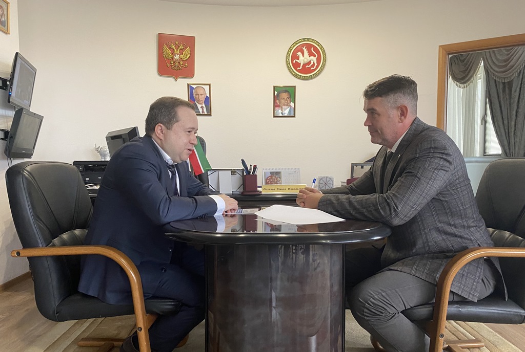 Эдуард Вафин провёл встречу с Управляющим Татарстанским Отделением фонда социального страхования Павлом Лохановым по вопросам межведомственного взаимодействия