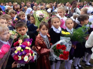 Представители УПФР в Московском районе поздравили первоклашек