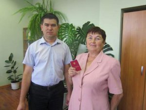 В Апастовском районе вручены очередные пенсионные удостоверения