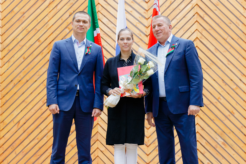 Вручение сертификата на МСК