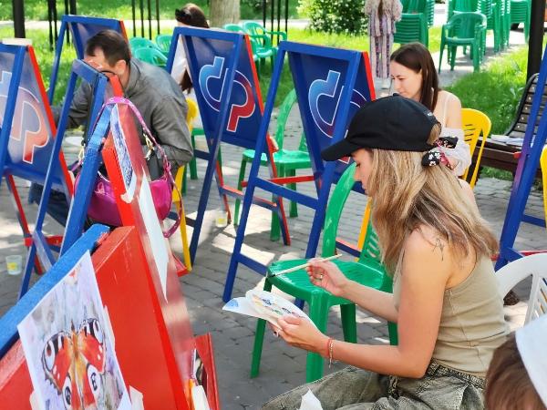 Почти 400 взрослых и детей приняли участие в социальном проекте ОСФР по РТ- «Рисуй, Казань!» Почти 400 взрослых и детей приняли участие в социальном проекте ОСФР по РТ- «Рисуй, Казань!»