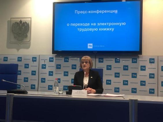 Пенсионный фонд республики провел большую пресс-конференцию для средств массовой информации по переходу на электронные трудовые книжки 