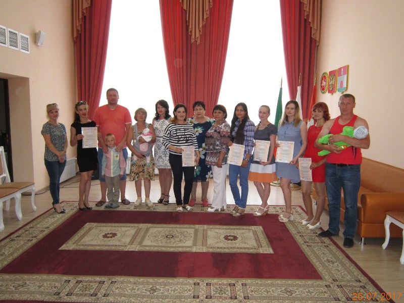 Вручение сертификатов на материнский (семейный) капитал в Черемшанском районе