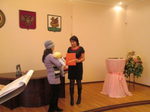 Вручение сертификатов на материнский капитал в Приволжском районе