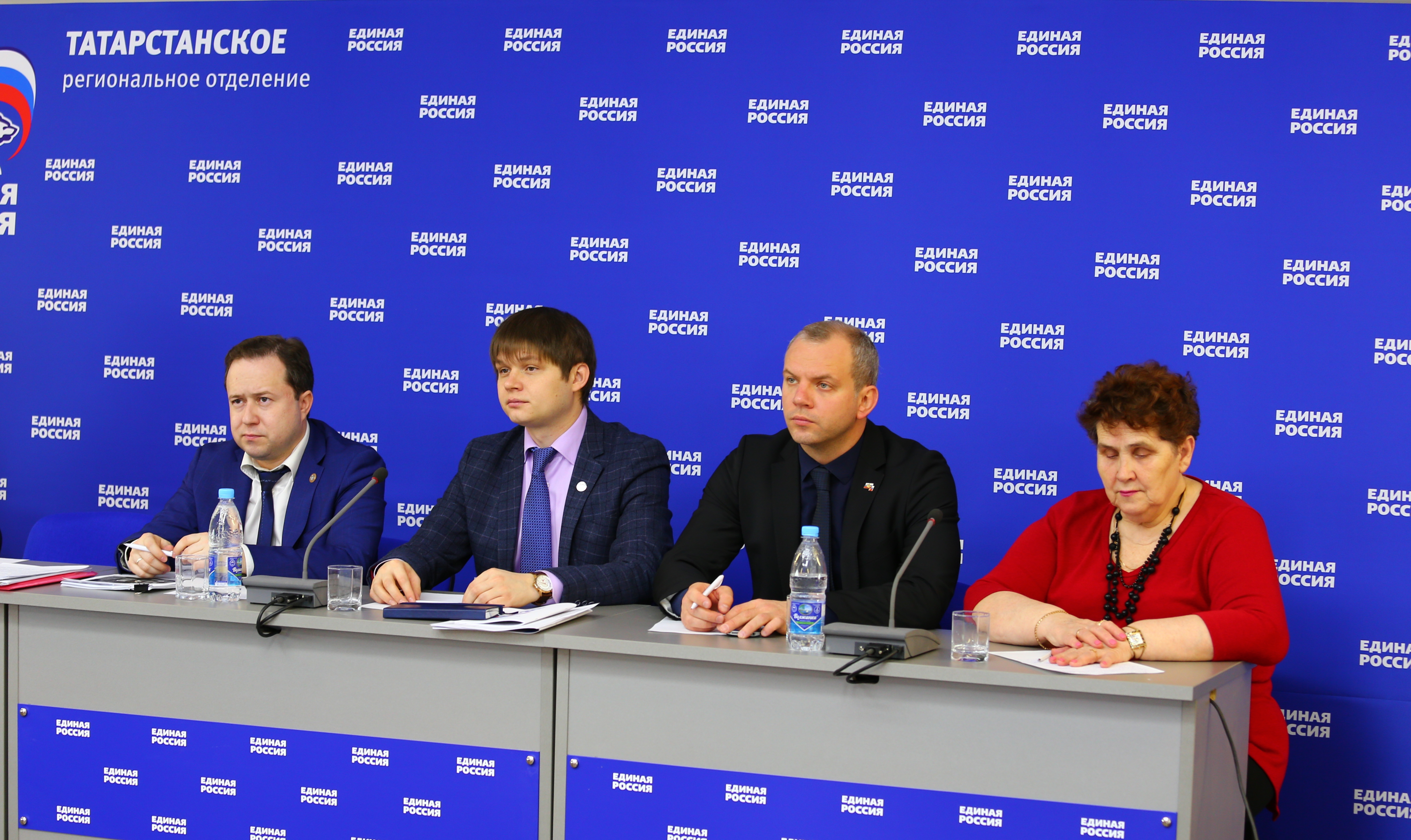 Эдуард Вафин принял участие в селекторном совещании на тему «О реализации федерального партийного проекта «Старшее поколение»