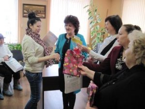 Хороший подарок к весенним праздникам!