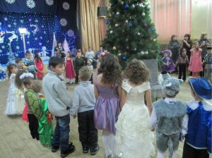 Новогодний утренник для детей сотрудников
