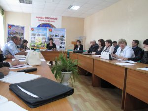 Круглый стол со специалистами отдела образования и директорами школ Круглый стол со специалистами отдела образования и директорами школ