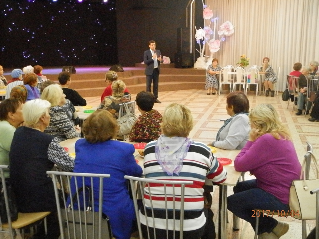  Поздравили челнинцев  с Днем старшего поколения