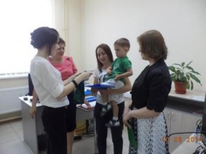 Девять семей Советского района получили материнский сертификат