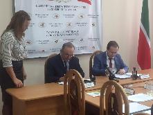 Эдуард Вафин подписал соглашение с председателем Центральной избирательной комиссии