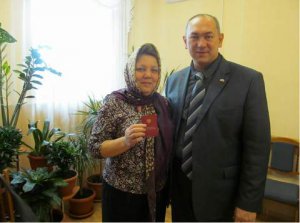 Торжественное вручение пенсионного удостоверения