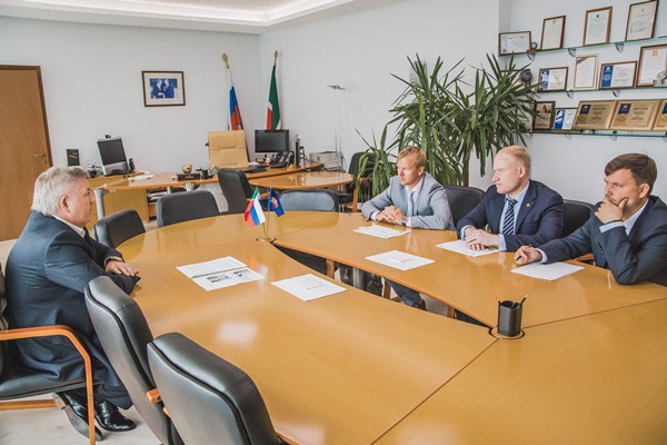 Управляющий Отделением ПФР по Республике Татарстан Марсель Имамов провел встречу с вице-президентом Сбербанка России