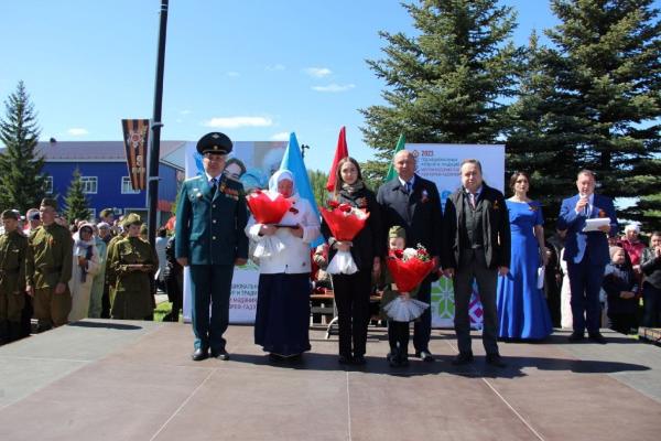 Эдуард Вафин поздравил с Днем Победы  ветеранов Тукаевского района 