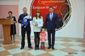 В Набережных Челнах вручили материнский капитал