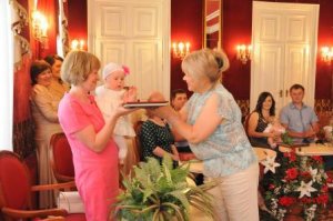 Вручение сертификата на материнский капитал в Чистополе