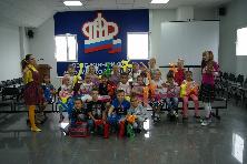 Поздравлять первоклассников – добрая традиция!