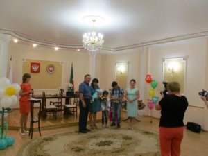 Торжественное вручение государственного сертификата на материнский (семейный) капитал