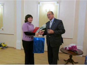 Вручение юбилейного сертификата